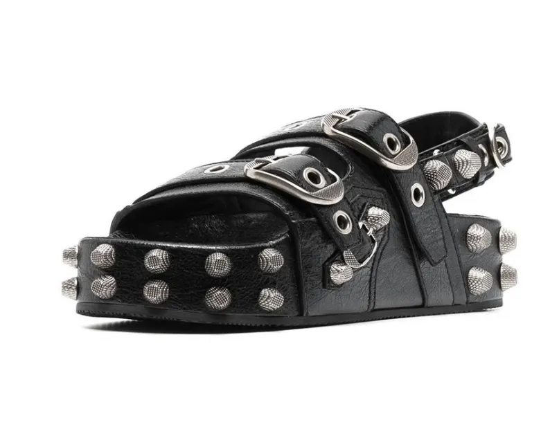 HOLLOW RETRO STYLE CHUNKY SOLE UNISEX SANDAL WITH RIVET