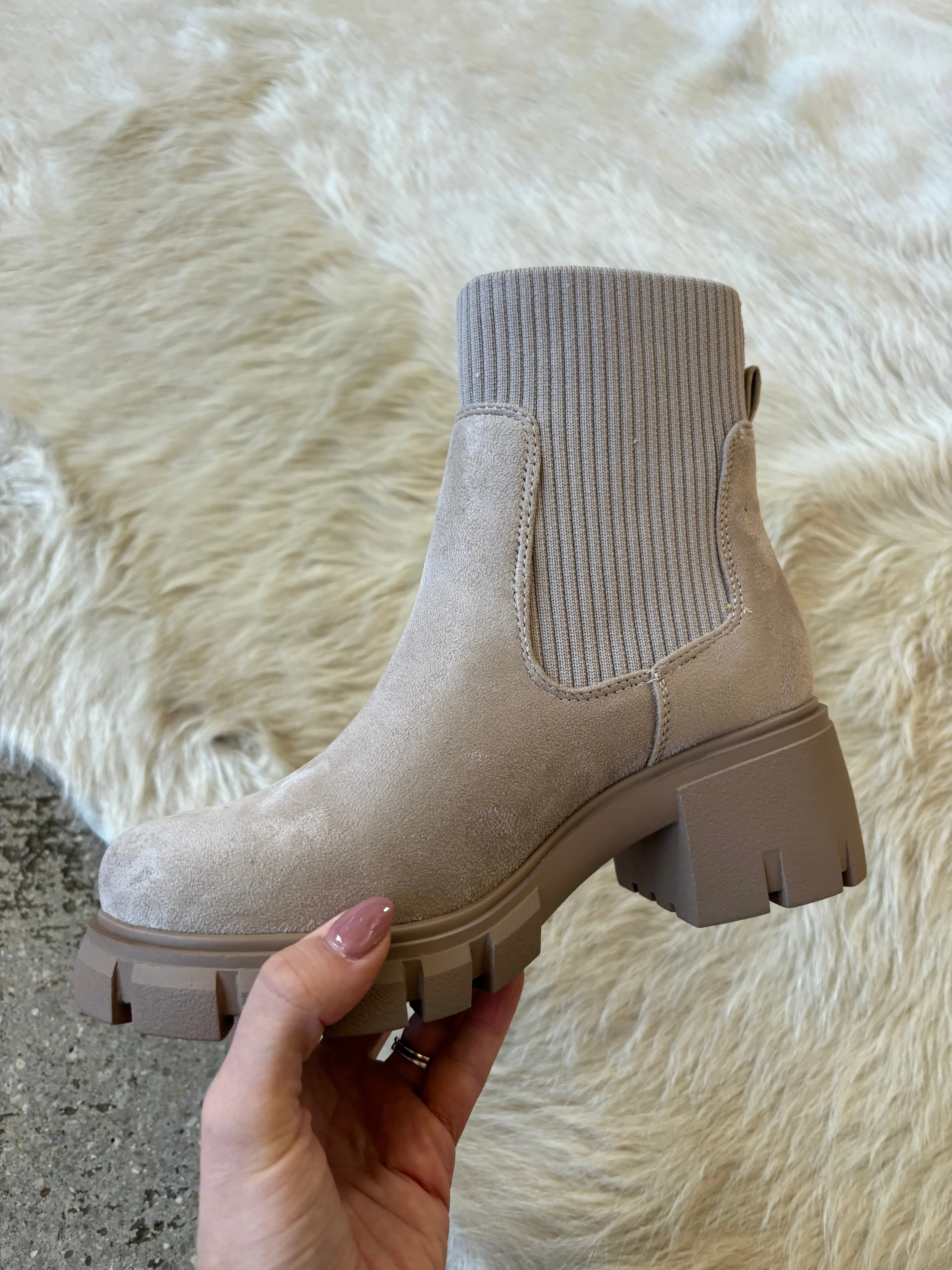 Ribbed Ankle Platform Chelsea Booties -Wheat