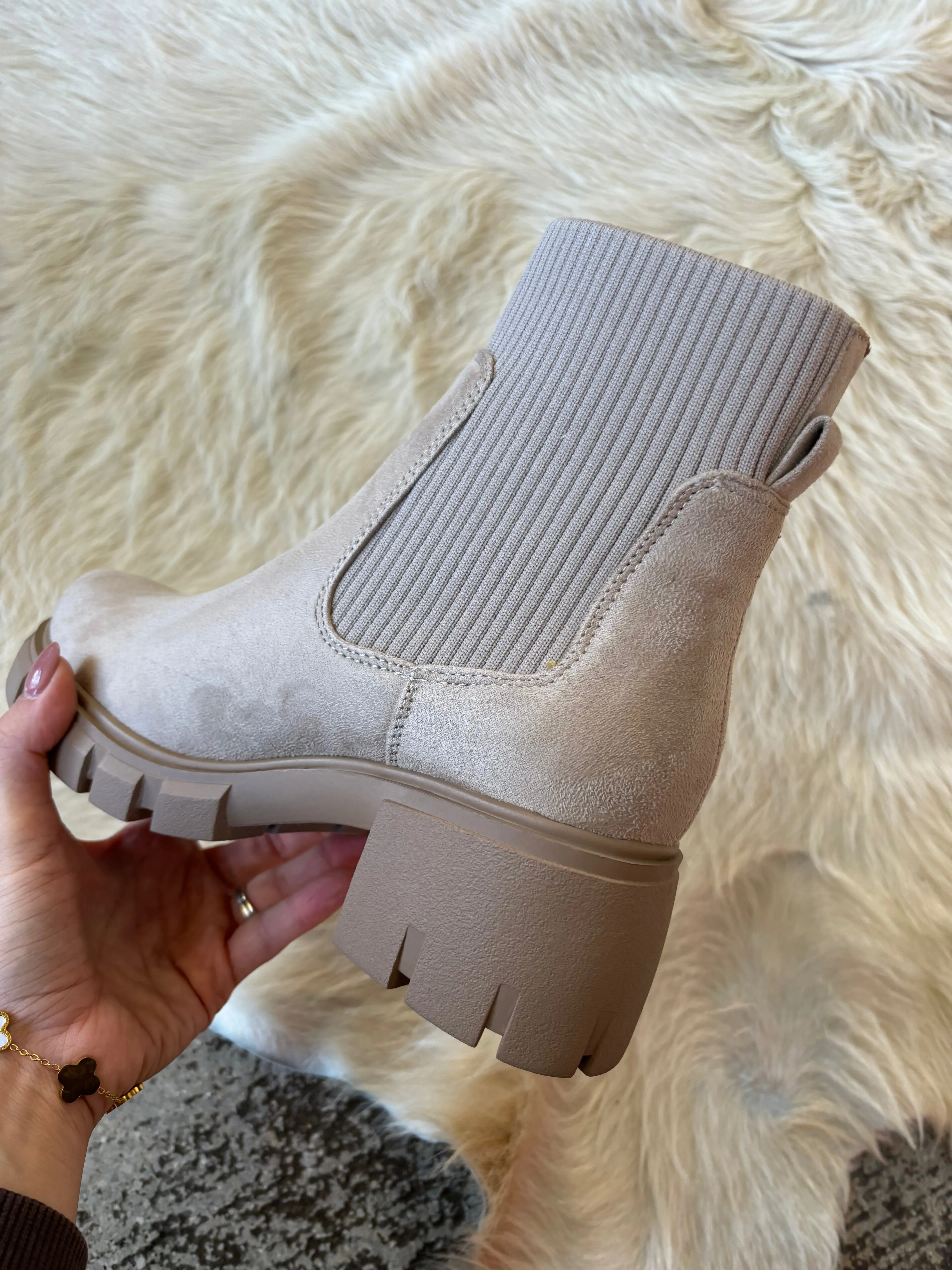 Ribbed Ankle Platform Chelsea Booties -Wheat