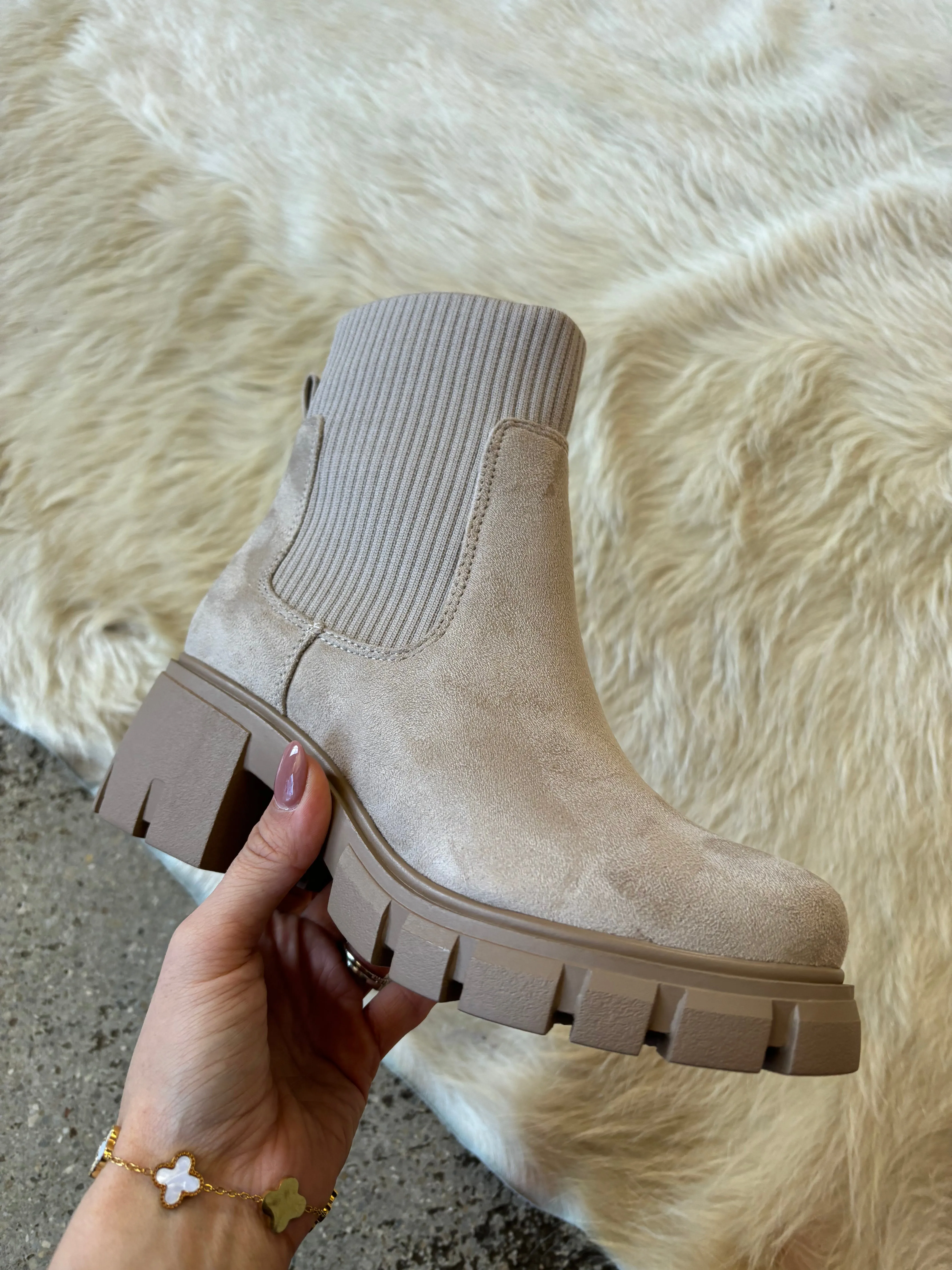 Ribbed Ankle Platform Chelsea Booties -Wheat